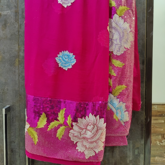 Designer Party wear Embellished Saree - Picture 3 of 7